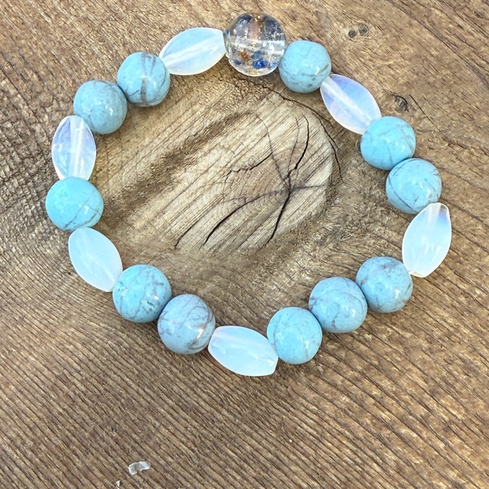 Elegant Blue and White opalite Beaded Bracelet with a focal clear glass bead